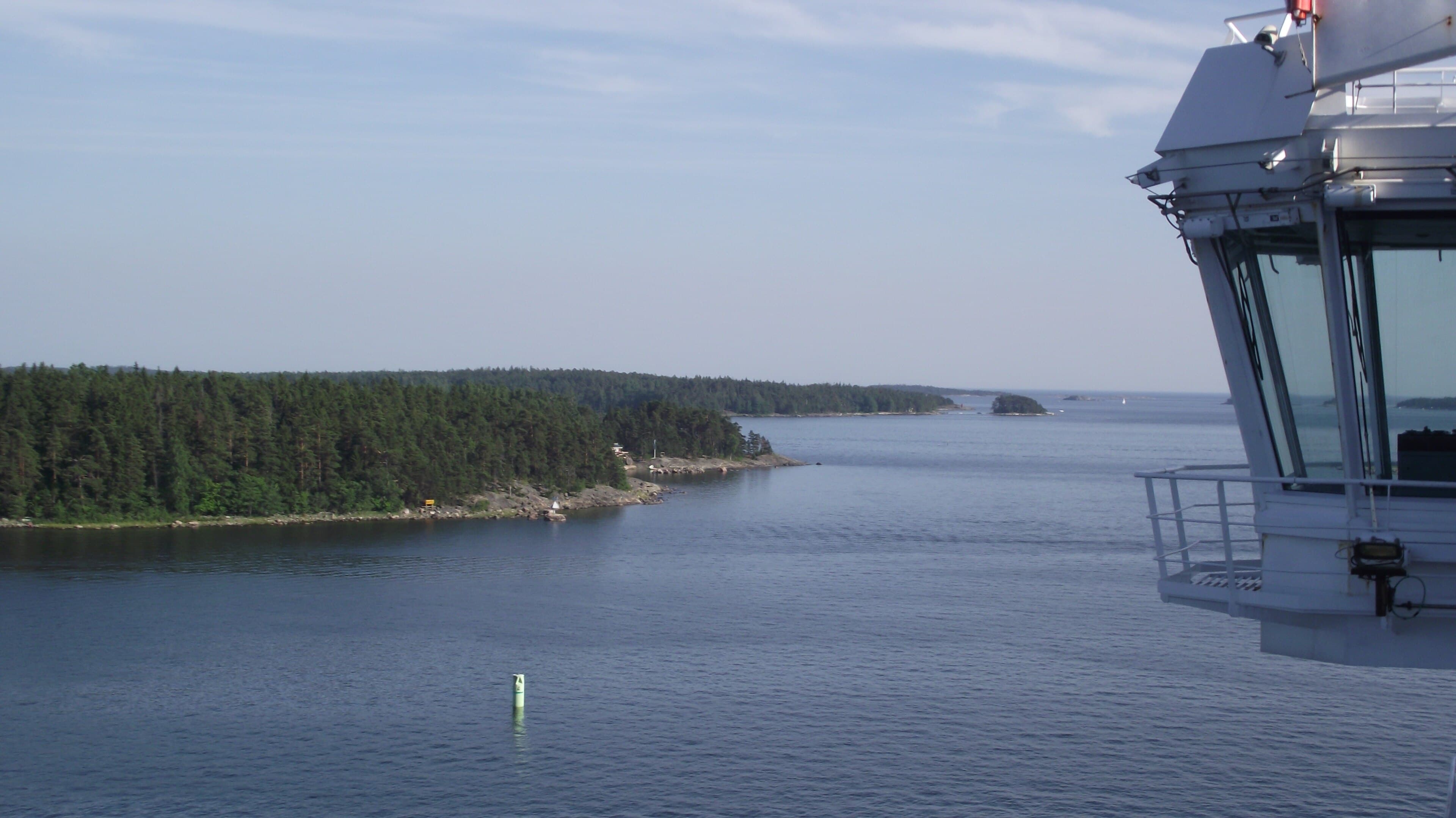 A view across the sound between Musta Hevonen and its smaller neighbouring islet.
